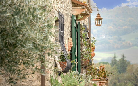 Casale delle Farfalle 12: Parete, Porta, Vaso Di Fiori, Pianta Della Casa, Muro ​​Di Pietra, Balcone, Agriturismo