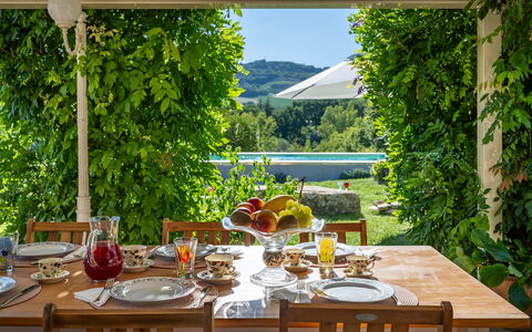 Casale delle Farfalle 12: Mobilia, Tavolo, Tavola, Sedia, Cucina & Sala Da Pranzo Tavolo, Tovaglia, Cibo, Tavolo Esterno, Serveware, Mobili Da Esterno