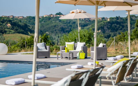 Villa Iole 14: Mobili Da Esterno, Mobilia, Piscina, Ombrello, Lettino, Ricorrere, Sedia, Shade, Tempo Libero, Tavolo Esterno