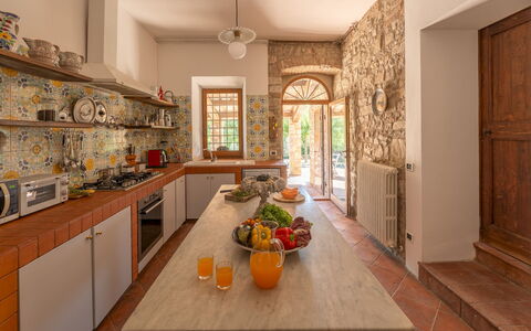 Villa la Pizzichina 10: Interior Design, Cucina, Pavimentazione, Mobilia, Soffitto, Pavimento, Illuminazione, Casa, Controsoffitto, Camera