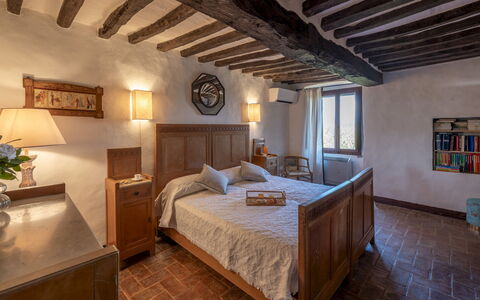 Villa la Pizzichina 10: Parete, Mobilia, Camera Da Letto, Letto, Casa, Telaio Del Letto, Bedding, Lenzuolo, Pavimentazione, Cassetto