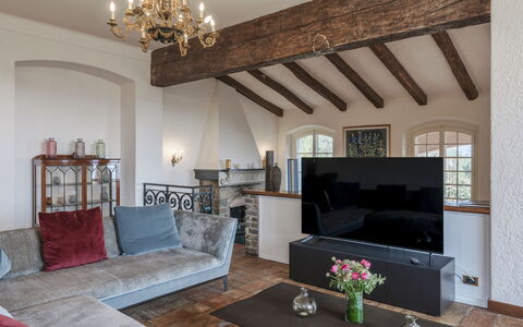 Villa la Cicaliera 10: Mobilia, Interior Design, Parete, Divano, Pavimentazione, Legna, Camera, Pavimento, Soggiorno, Soffitto