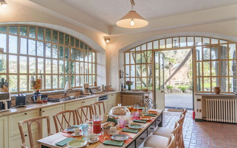 Villa la Cicaliera 10: Mobilia, Interior Design, Tavolo, Sedia, Cucina & Sala Da Pranzo Tavolo, Pavimentazione, Illuminazione, Soffitto, Cucina, Sala Da Pranzo