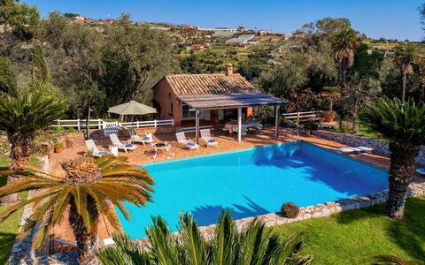 Villa la Cicaliera 10: Blu, Piscina, Ricorrere, Eco Hotel, Mobili Da Esterno, Tempo Libero, Hacienda, Lettino, Hotel