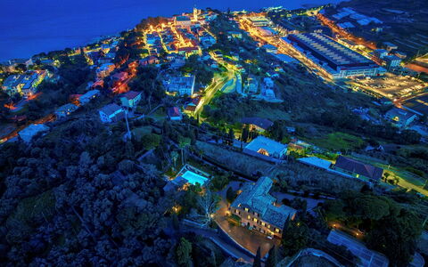 Villa la Cicaliera 10: Città, Visione Globale, Paesaggio, Fotografia Aerea, Attrazione Turistica, Sobborgo, Costa, Notte, Paesaggio Urbano, Resort Citta '