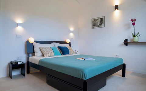 Casa Moros 6: Mobilia, Letto, Interior Design, Camera Da Letto, Lenzuolo, Bedding, Pavimento, Camera, Pavimentazione, Tessile