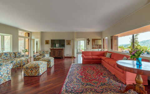 Villa Lia 10: Mobilia, Divano, Pavimentazione, Interior Design, Pavimento, Legna, Soffitto, Soggiorno, Camera