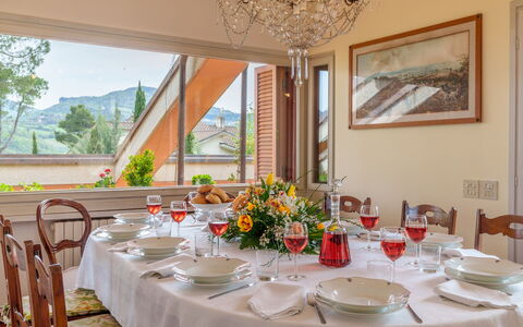 Villa Lia 10: Mobilia, Tavolo, Interior Design, Tovaglia, Sedia, Sala Da Pranzo, Tavola, Cucina & Sala Da Pranzo Tavolo, Soffitto, Biancheria