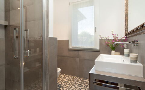 Villa la Casina 4: Bagno, Parete, Pavimentazione, Interior Design, Idraulico Fixture, Pavimento, Lavandino Del Bagno, Casa, Rubinetto, Idraulico