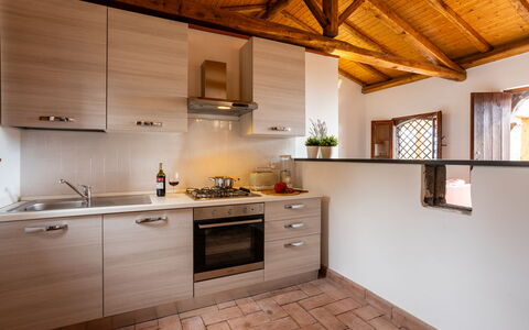 Vigne Dell'Etna 6: Cucina, Elettrodomestico Da Cucina, Controsoffitto, Apparecchio Major, Lavandino Della Cucina, Interior Design, Mobilia, Pavimentazione, Legna, Elettrodomestico