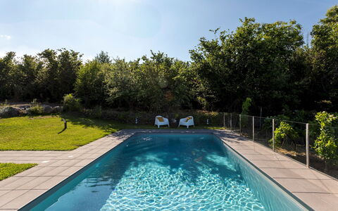 Vigne Dell'Etna 6: Blu, Piscina, Acqua, Arbusto, Materiale Composito, Shade, Giardino, Landscaping, Giochi D'Acqua, Ricorrere