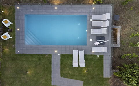 Vigne Dell'Etna 6: Piscina, Mobili Da Esterno, Materiale Composito, Ricorrere, Giardino, Giochi D'Acqua, Backyard, Landscaping, Shade, Lettino