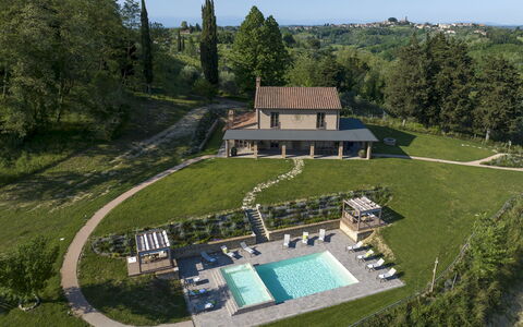 Agriresort Bacaringhe 13: Erba, Piscina, Lotto, Casa, Estate, Villetta, Agriturismo, Giardino, Prato, Landscaping