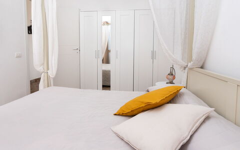 Profumo di Zagara 6+2: Mobilia, Interior Design, Letto, Camera Da Letto, Parete, Pavimento, Legna, Camera, Bedding, Pavimentazione