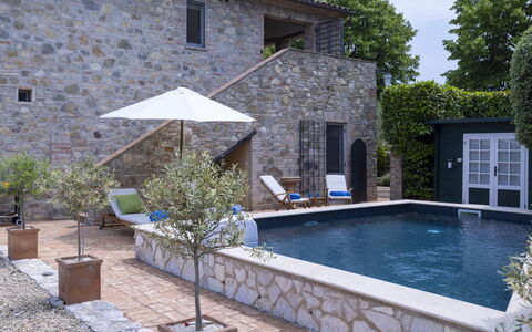 Villa Aperolli 4: Piscina, Ricorrere, Casa, Zona Residenziale, Casa, Mobili Da Esterno, Materiale Composito, Porta, Estate, Vaso Di Fiori