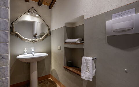 Muricciaglia 14: Parete, Interior Design, Pavimentazione, Pavimento, Idraulico Fixture, Illuminazione, Soffitto, Idraulico, Bagno, Camera
