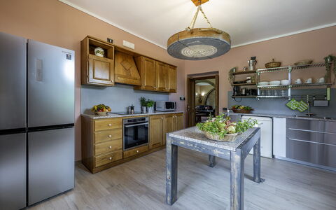 Podere Gellino 14: Mobilia, Interior Design, Cucina, Cabinetry, Pavimentazione, Legna, Elettrodomestico Da Cucina, Pavimento, Soffitto, Controsoffitto