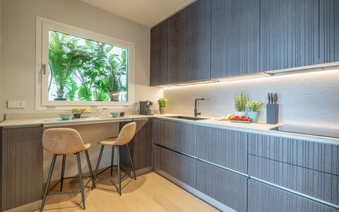Dimora Mareblu 6: Cucina, Interior Design, Controsoffitto, Legna, Cabinetry, Pavimentazione, Elettrodomestico Da Cucina, Apparecchio Major, Elettrodomestico, Mobilia
