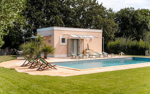 Trullo Magnifico 8: Piscina, Zona Residenziale, Casa, Estate, Giardino, Shade, Villetta, Landscaping, Ricorrere, Agriturismo