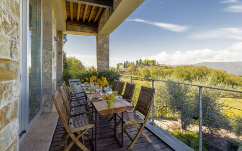 Brightline Villa 8: Mobilia, Sedia, Cucina & Sala Da Pranzo Tavolo, Portico, Mobili Da Esterno, Tavolo Esterno, Eco Hotel, Landscaping, Balcone, Latifoglie