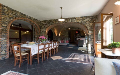 Villa Arbeio 8+6: Mobilia, Parete, Soffitto, Tavolo, Interior Design, Pavimentazione, Cucina & Sala Da Pranzo Tavolo, Sedia, Ristorante, Sala Da Pranzo