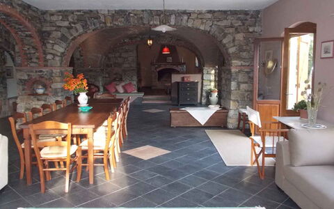 Villa Arbeio 8+6: Mobilia, Pavimentazione, Tavolo, Interior Design, Sedia, Pavimento, Soffitto, Soggiorno, Camera, Cucina & Sala Da Pranzo Tavolo