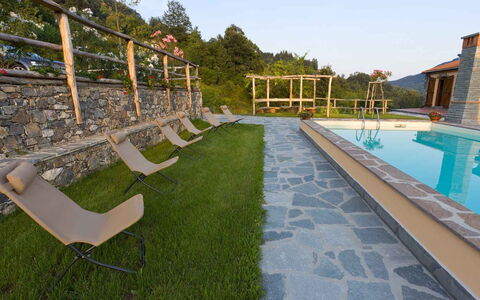 Villa Arbeio 8+6: Piscina, Ricorrere, Flagstone, Eco Hotel, Mobili Da Esterno, Estate, Landscaping, Portico, Terme, Cortile