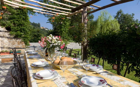 Villa Arbeio 8+6: Mobilia, Tavolo, Sedia, Mobili Da Esterno, Tavolo Esterno, Ristorante, Cucina & Sala Da Pranzo Tavolo, Shade, Giardino, Tovaglia