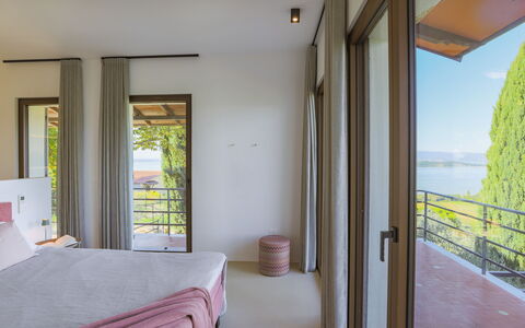 Casa dei Fiamminghi 10+2: Balcone, Eco Hotel, Shade, Color Legno, Oceano, Ricorrere, Latifoglie, Costa, Portico, Sedia
