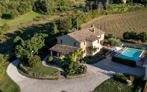 Casale la Cascina 8: Costruzione, Casa, Casa, Zona Residenziale, Villetta, Tetto, Estate, Agriturismo, Lotto