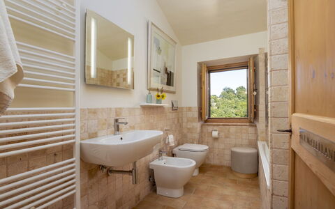 Casale la Cascina 8: Parete, Pavimentazione, Pavimento, Interior Design, Porta, Casa, Idraulico Fixture, Bagno, Camera, Soffitto
