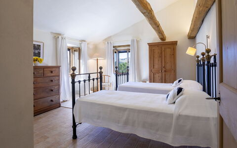 Casale la Cascina 8: Mobilia, Letto, Camera Da Letto, Interior Design, Bedding, Lenzuolo, Telaio Del Letto, Casa, Biancheria, Pavimentazione