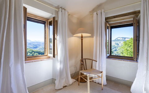 Casale la Cascina 8: Interior Design, Soffitto, Tenda, Finestra Trattamento, Illuminazione Diurna, Latifoglie, Color Legno, Biancheria, Villa, Balcone