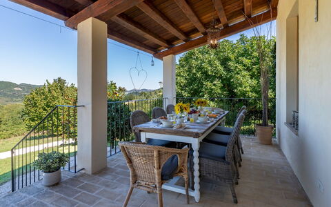 Casale la Cascina 8: Mobilia, Sedia, Tavolo, Cucina & Sala Da Pranzo Tavolo, Mobili Da Esterno, Tavolo Esterno, Sala Da Pranzo, Shade, Color Legno, Tavolino Da Caffè