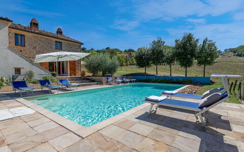 Casale la Cascina 8: Blu, Piscina, Estate, Mobili Da Esterno, Ricorrere, Villa, Eco Hotel, Landscaping, Giochi D'Acqua, Hacienda