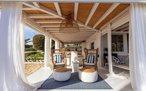 Baia L'Aura 8: Legna, Mobilia, Interior Design, Mobili Da Esterno, Sedia, Ricorrere, Portico, Shade, Struttura Esterna, Color Legno