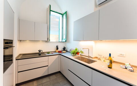 Villa Aristula 11: Cucina, Controsoffitto, Elettrodomestico Da Cucina, Interior Design, Pavimentazione, Apparecchio Major, Elettrodomestico, Cabinetry, Pavimento, Cucina Stufa