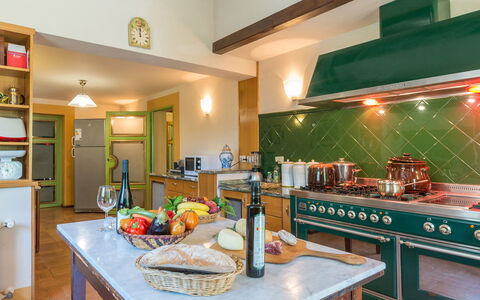 Montepietraia e San Martino 18: Cucina, Interior Design, Mobilia, Soffitto, Pavimentazione, Cabinetry, Controsoffitto, Elettrodomestico Da Cucina, Cucina Stufa, Illuminazione