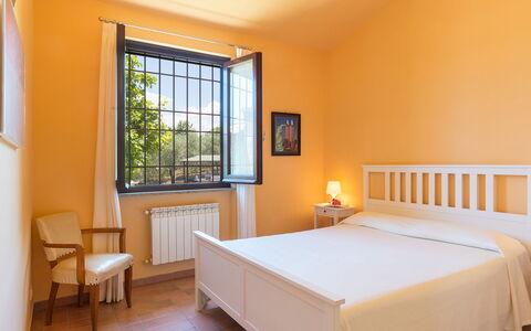 Montepietraia e San Martino 18: Interior Design, Letto, Camera Da Letto, Mobilia, Camera, Pavimento, Telaio Del Letto, Pavimentazione, Casa, Soffitto