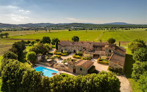 Villa le Beringhe 30: Estate, Insediamento Umano, Villa, Hacienda, Agriturismo, Dimora, Cortile, Piscina, Cortile, Architettura Medievale