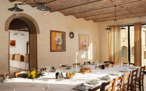 Villa le Beringhe 30: Mobilia, Interior Design, Parete, Tavolo, Sedia, Soffitto, Cucina & Sala Da Pranzo Tavolo, Lampada, Sala Da Pranzo, Illuminazione