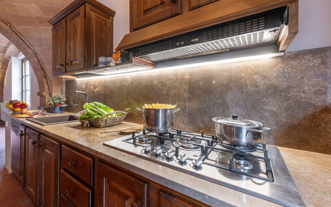 La Burraia 18: Cucina, Cucina Stufa, Elettrodomestico Da Cucina, Apparecchio Major, Stufa A Gas, Stufa, Controsoffitto, Piano Cottura, Elettrodomestico, Cabinetry