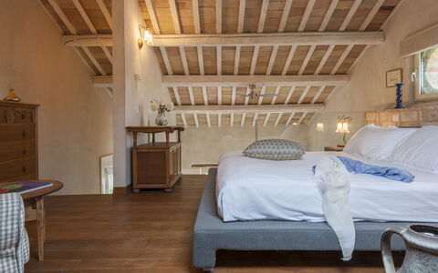 Casa Sant'Elia 7+3: Mobilia, Letto, Interior Design, Camera Da Letto, Pavimento, Pavimentazione, Parete, Bedding, Legna, Lenzuolo