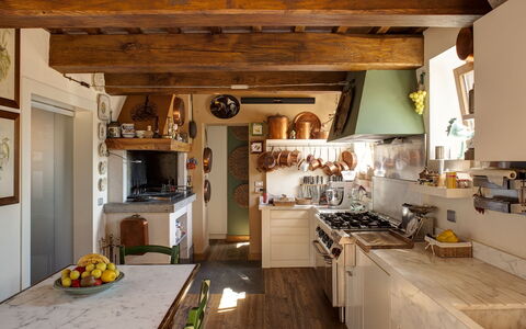 Casa Eugenia 8: Mobilia, Cucina, Interior Design, Legna, Controsoffitto, Pavimentazione, Illuminazione, Cabinetry, Casa, Soffitto