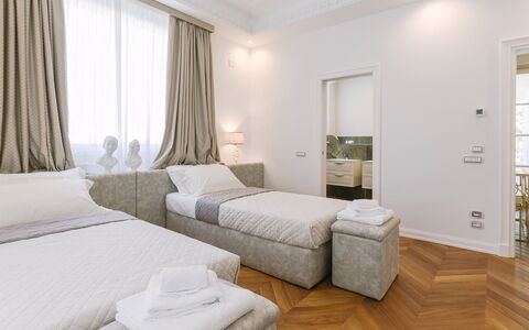 Villa la Perla Bianca 10: Interior Design, Pavimento, Camera Da Letto, Mobilia, Letto, Pavimentazione, Soffitto, Lenzuolo, Bedding, Biancheria