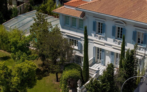 Villa la Perla Bianca 10: Costruzione, Casa, Casa, Zona Residenziale, Facciata, Estate, Dimora, Finestra A Ghigliottina, Villa, Modanatura