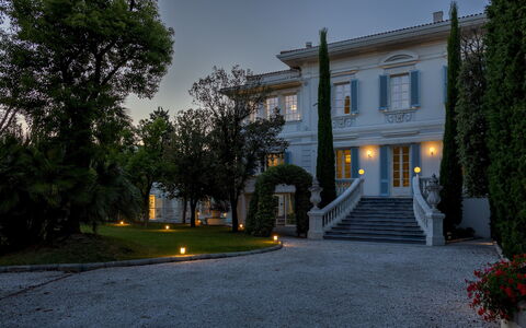 Villa la Perla Bianca 10: Architettura, Casa, Estate, Dimora, Modanatura, Giardino, Villa, Landscaping, Cortile, Hacienda
