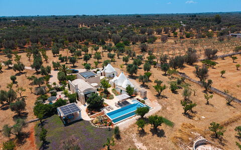 Trulli Fiori di Mandorlo 6: Piscina, Ricorrere, Fotografia Aerea, Eco Hotel