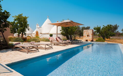 Trulli Fiori di Mandorlo 6: Blu, Piscina, Lettino, Mobili Da Esterno
