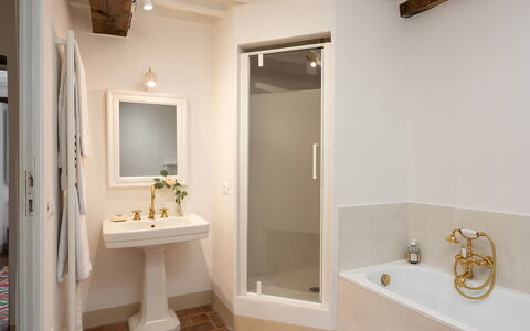 Villa delle Silerchie 10: Interior Design, Parete, Bagno, Idraulico Fixture, Pavimentazione, Pavimento, Soffitto, Illuminazione, Idraulico, Casa